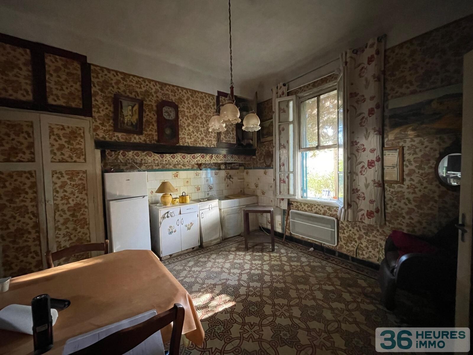 Miramas sur 650m2 de terrain 2 maisons + hangar 