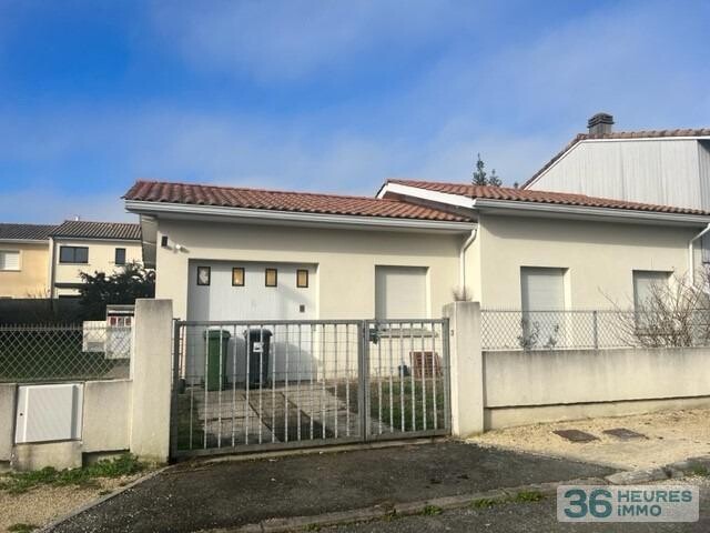 MAISON PLUME LA POULE