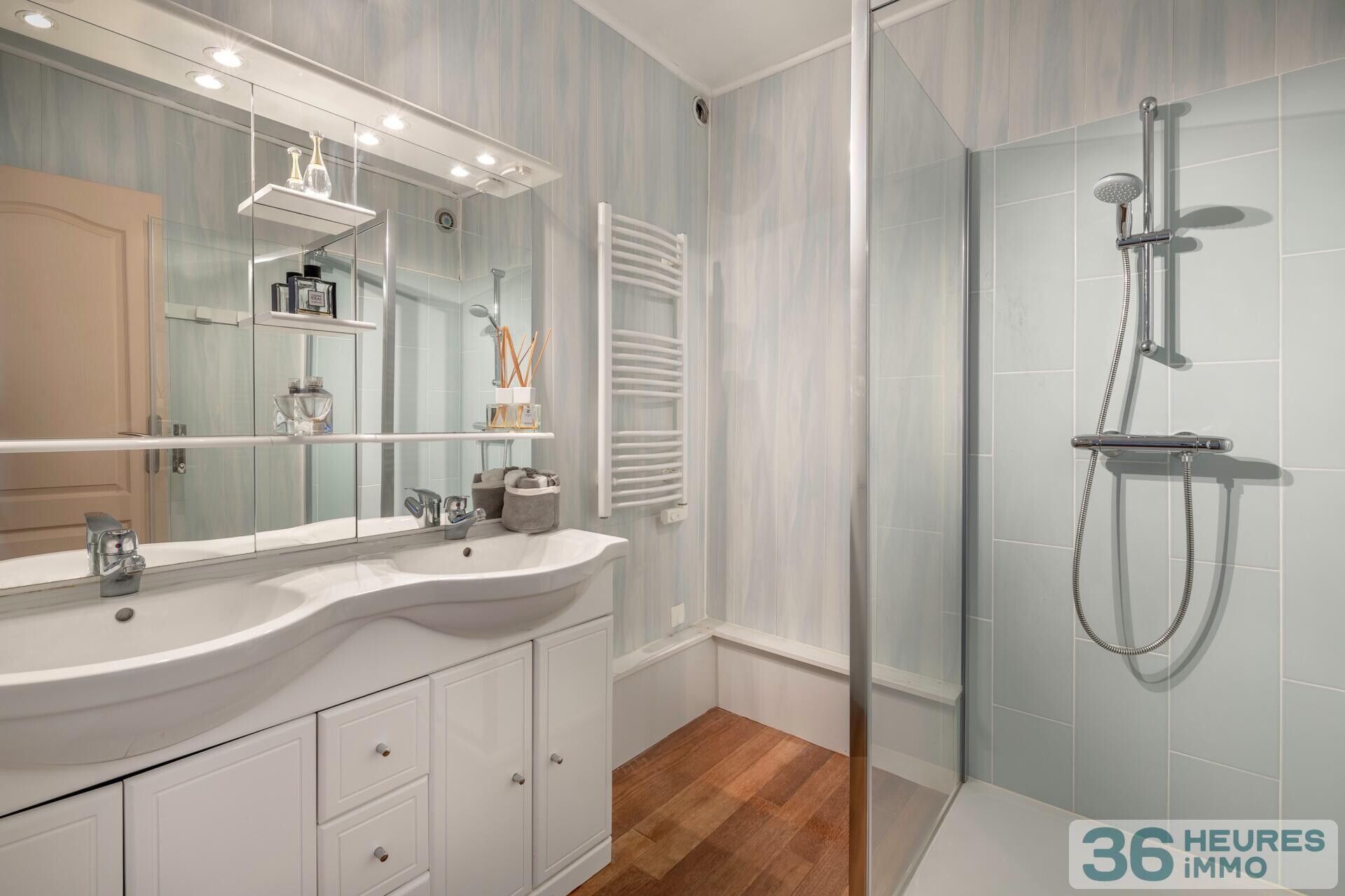 T3 FACE MER - PLAGE, MARCHE et COMMERCES A PIED