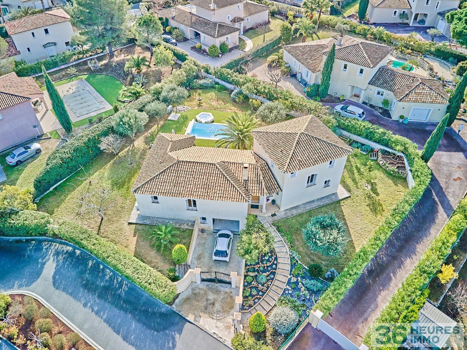 VILLA DANS QUARTIER RESIDENTIEL