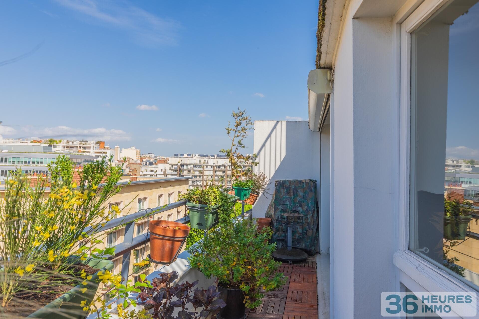 Appartement étage élevé avec grand balcon