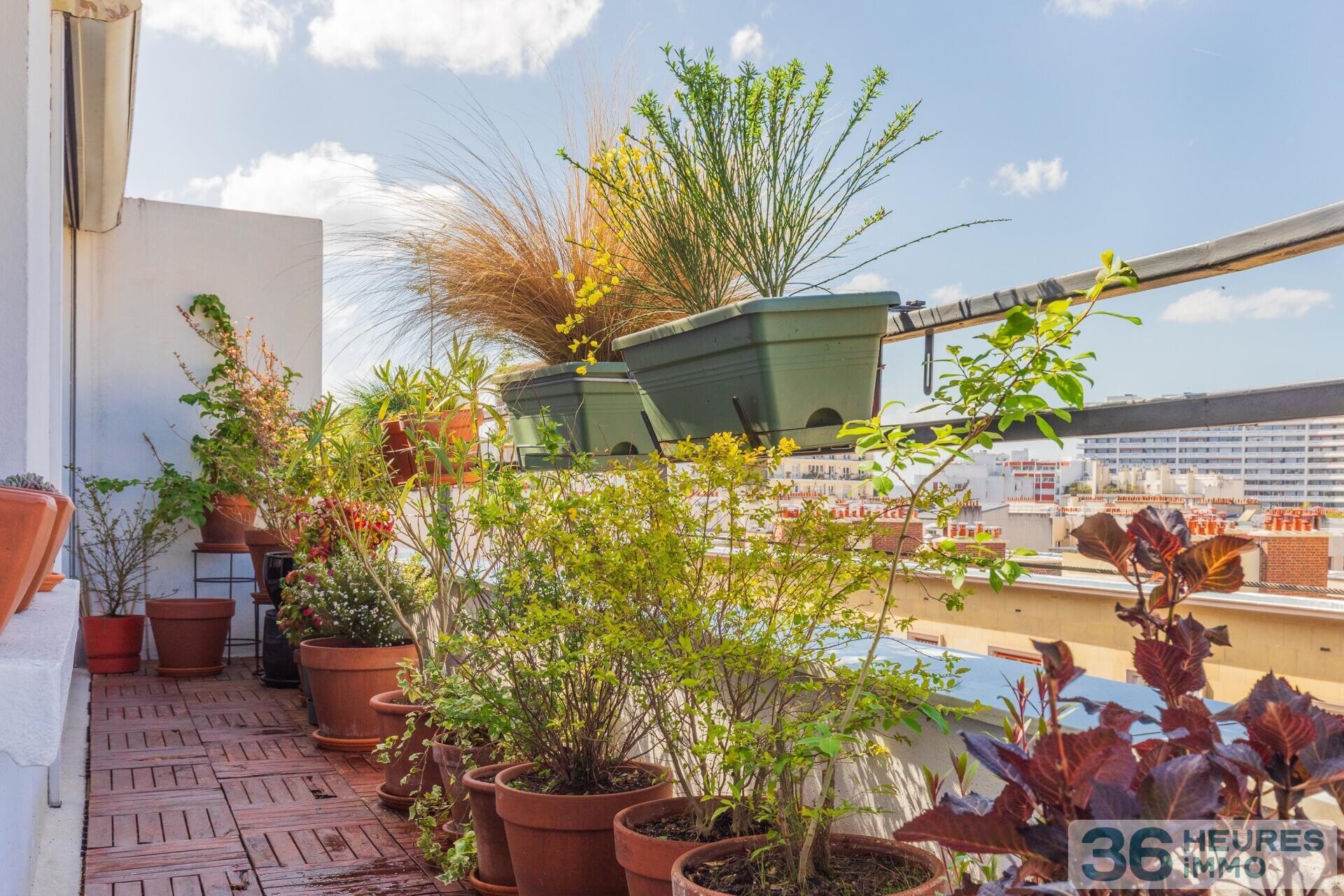 Appartement étage élevé avec grand balcon