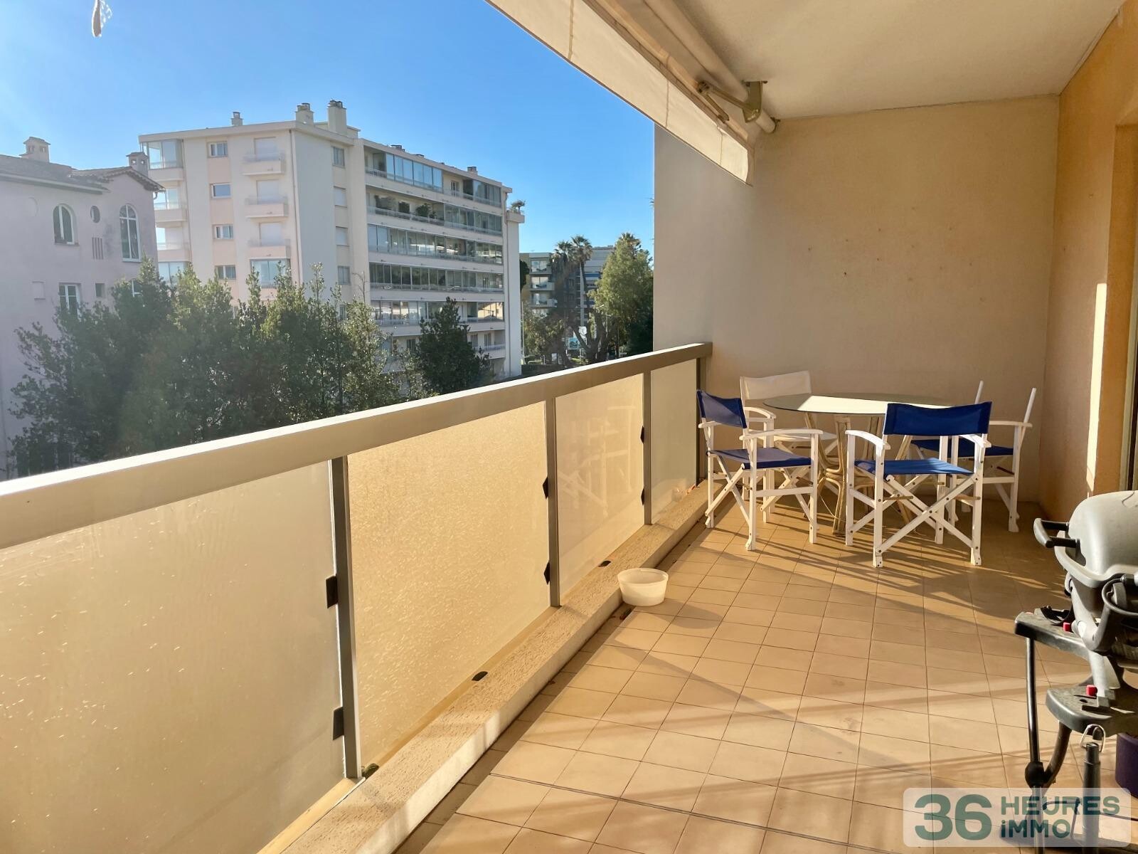 APPARTEMENT 4 PIÈCES AVEC TERRASSE + 2 LOGGIAS FERMÉES + GARAGE + 2 CAVES.