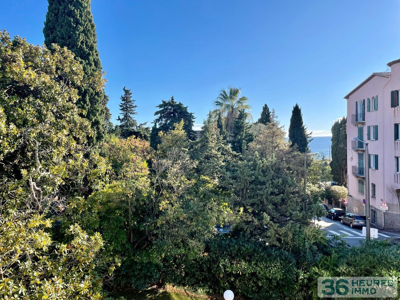 APPARTEMENT 4 PIÈCES AVEC TERRASSE + 2 LOGGIAS FERMÉES + GARAGE + 2 CAVES.