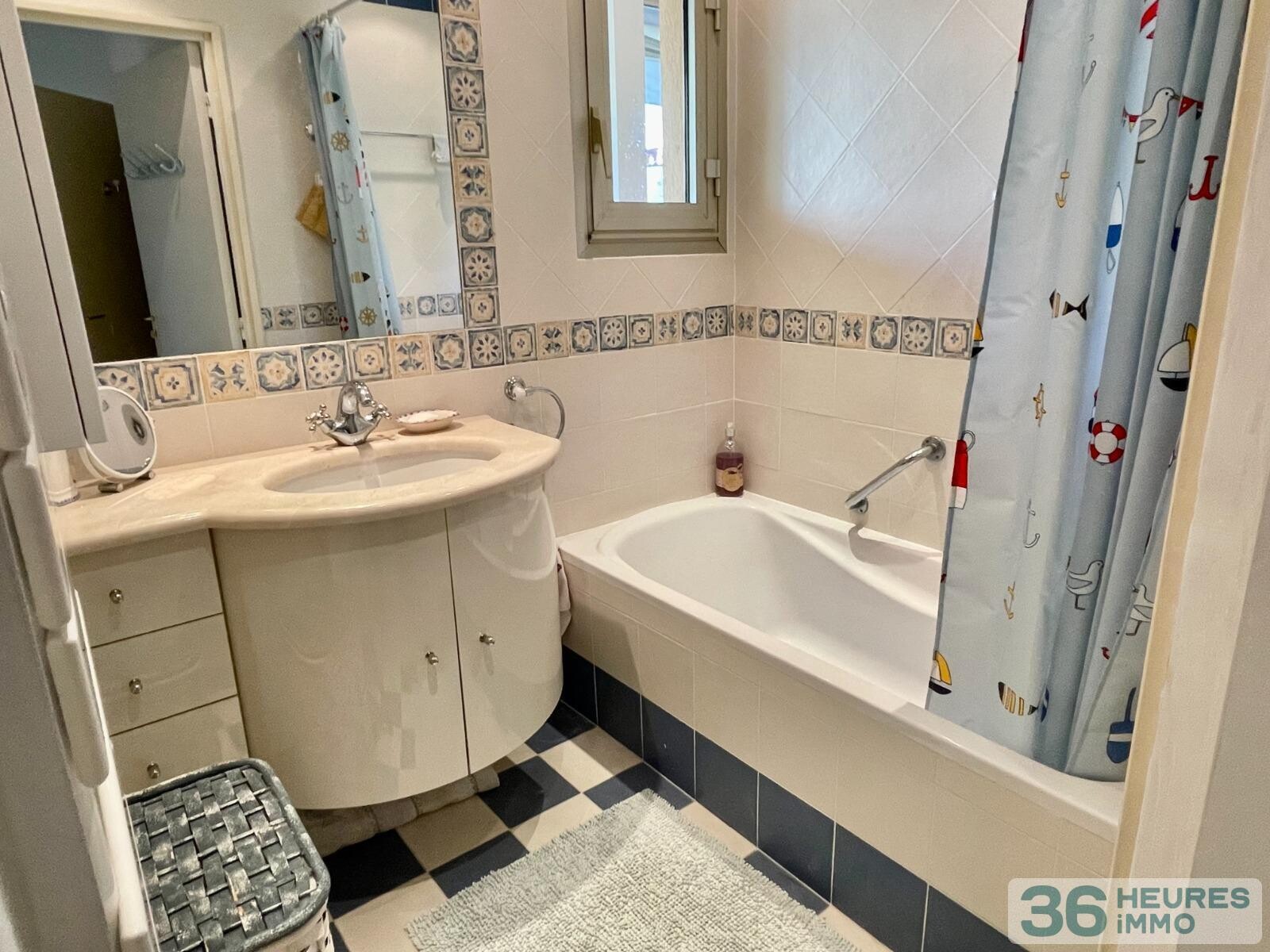 APPARTEMENT 4 PIÈCES AVEC TERRASSE + 2 LOGGIAS FERMÉES + GARAGE + 2 CAVES.