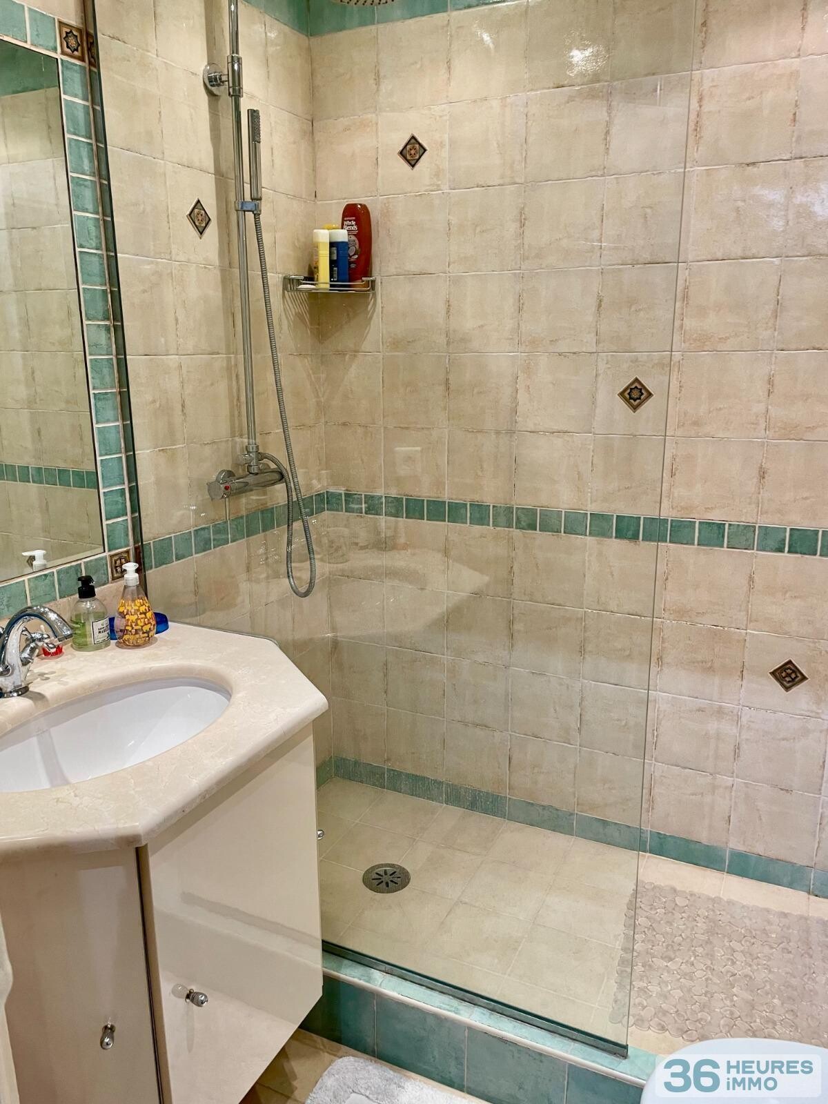 APPARTEMENT 4 PIÈCES AVEC TERRASSE + 2 LOGGIAS FERMÉES + GARAGE + 2 CAVES.