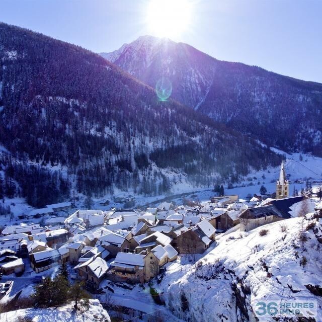 Chalet authentique situé sur la commune de AIGUILLES