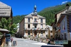 Chalet authentique situé sur la commune de AIGUILLES