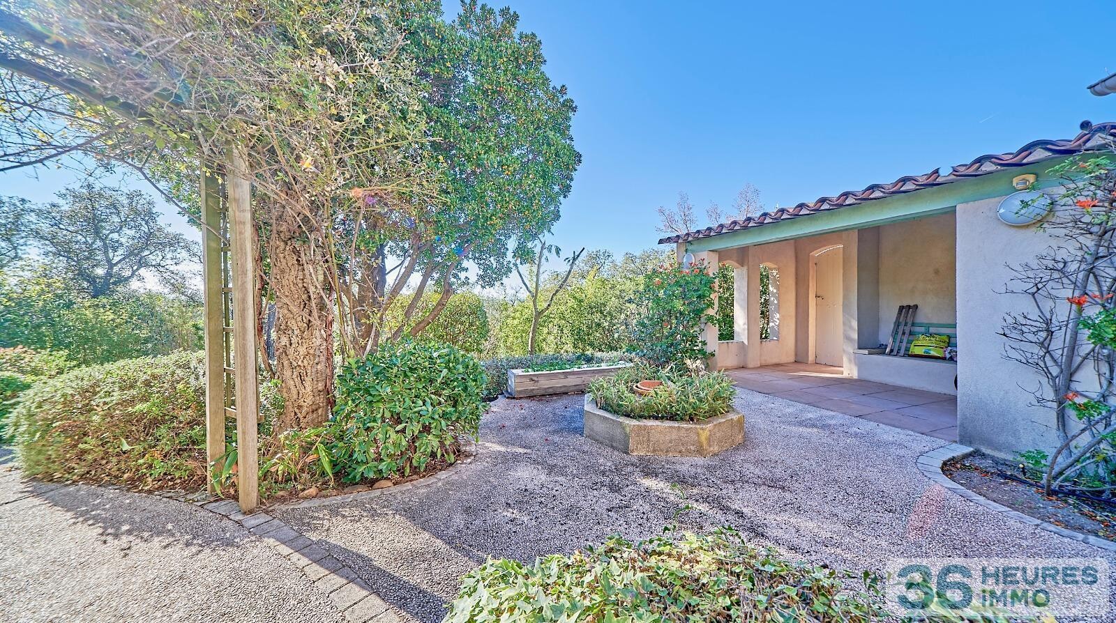 VILLA DANS QUARTIER RESIDENTIEL 