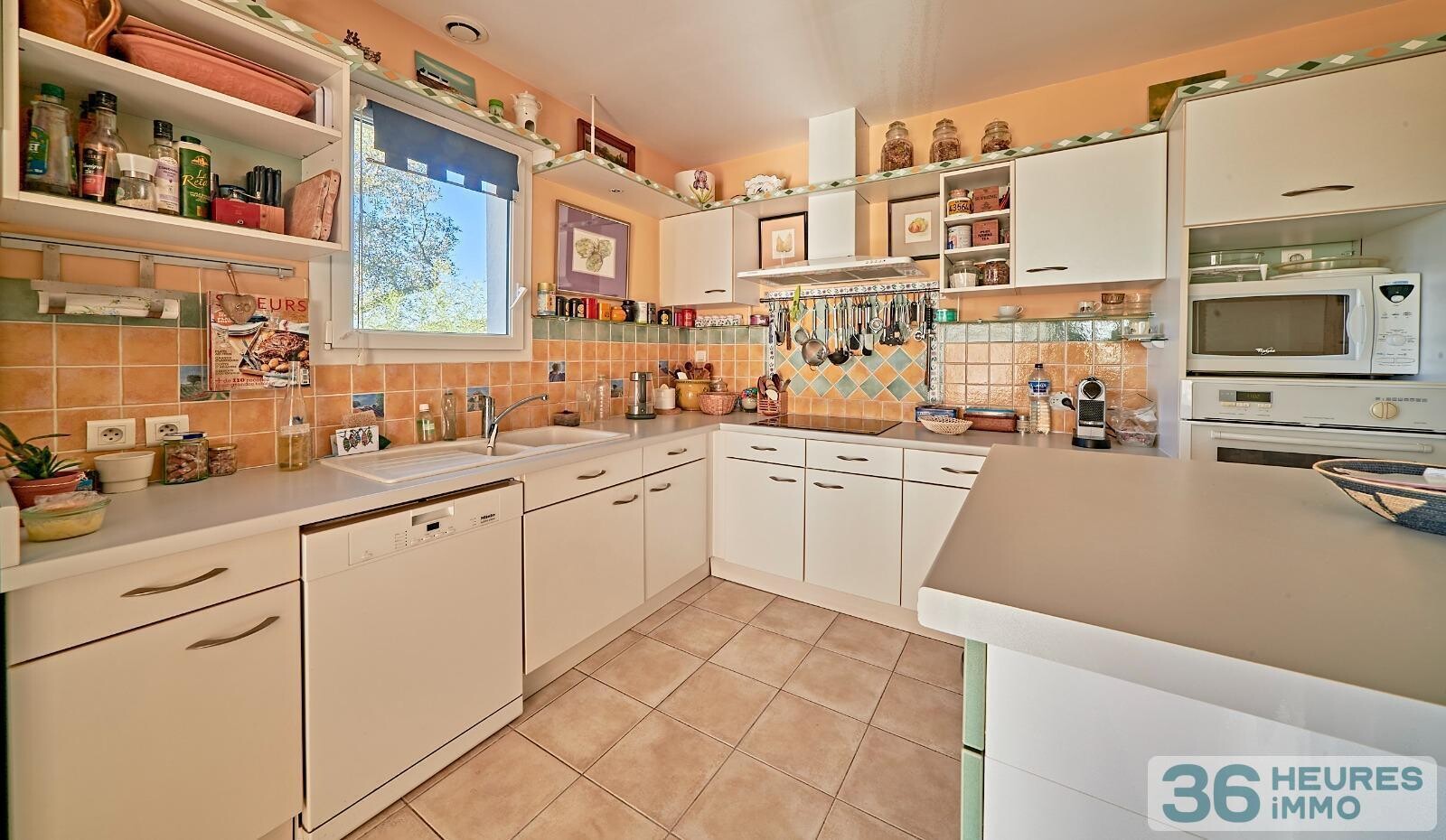 VILLA DANS QUARTIER RESIDENTIEL 