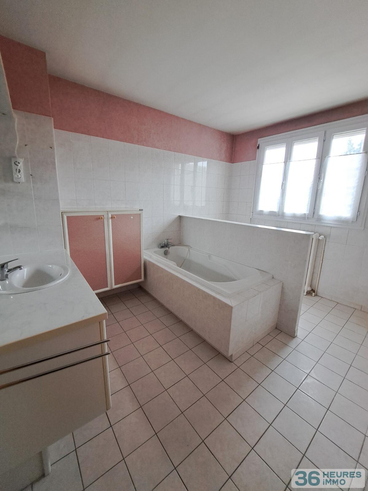 APPARTEMENT AVEC GARAGE ET JARDIN 