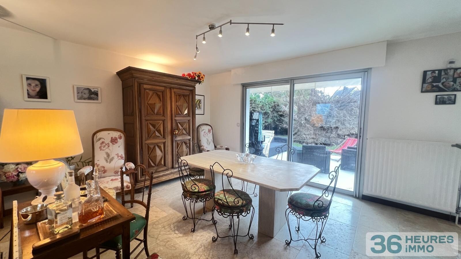 Maison avec vie de plain pied et grand jardin paysagé