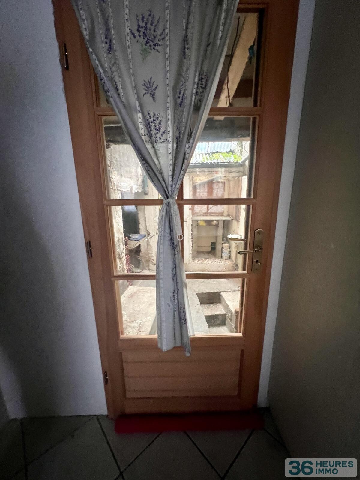 Maison de ville à rénover - 