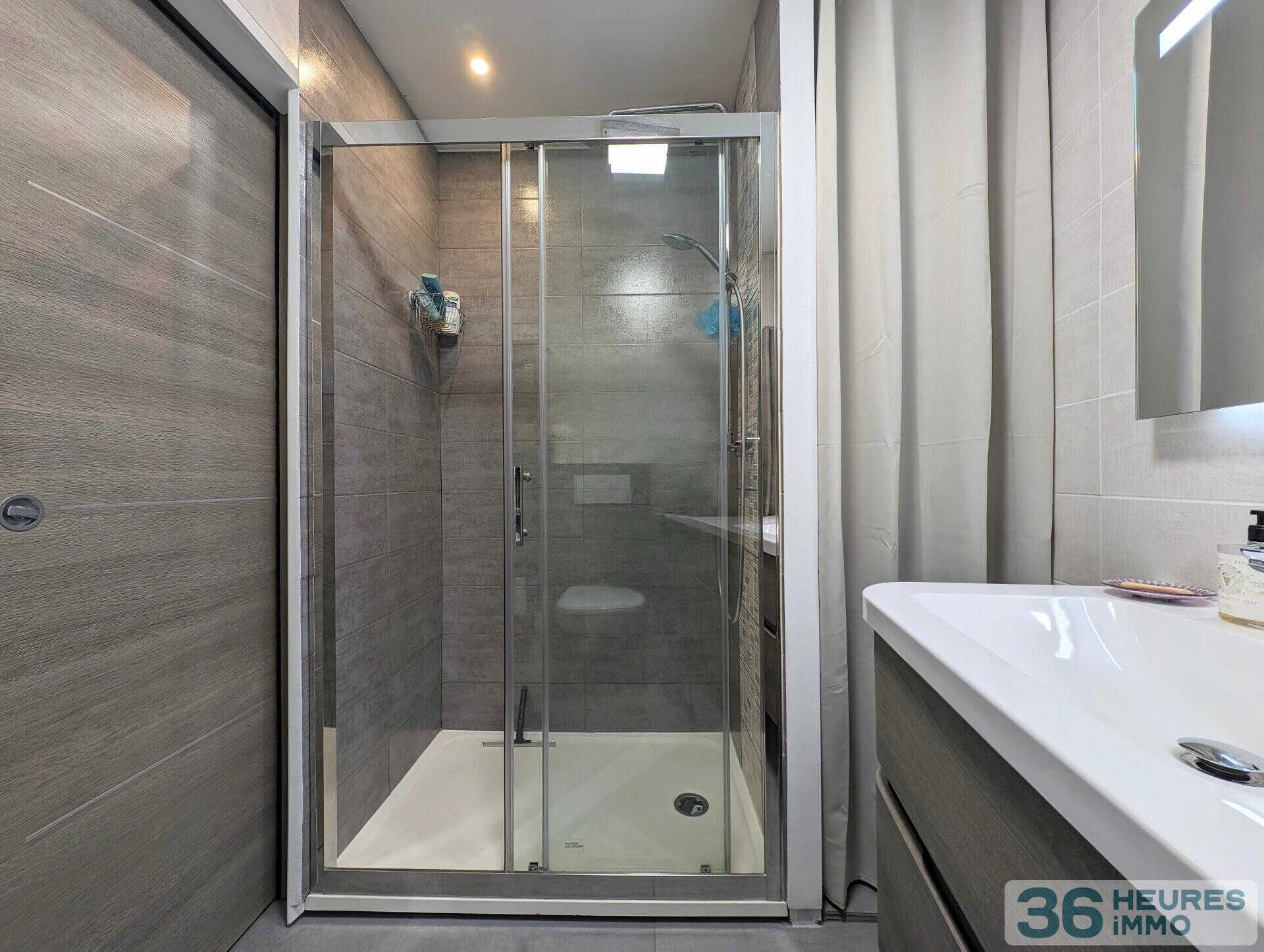 Nice - Californie : Sublime 2p neuf avec 2 Terrasses, cave et aperçu mer