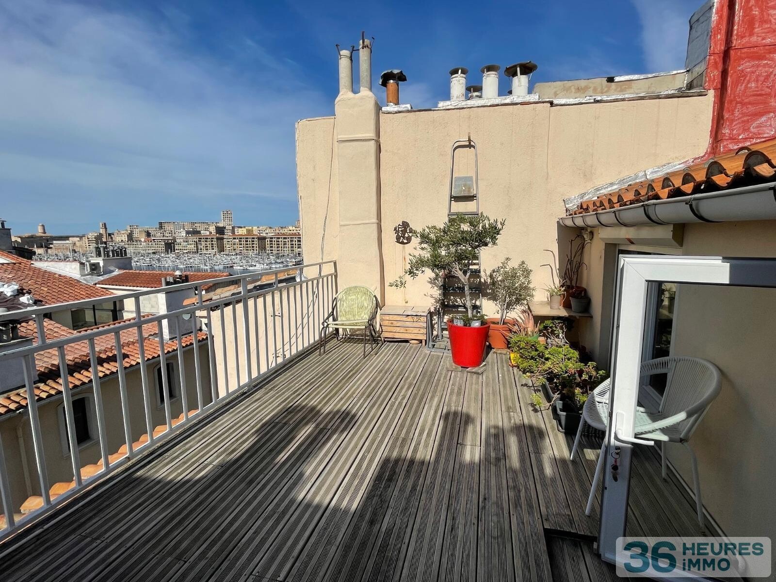 VIEUX PORT DUPLEX  87 M2 + GRANDE TERRASSE 
