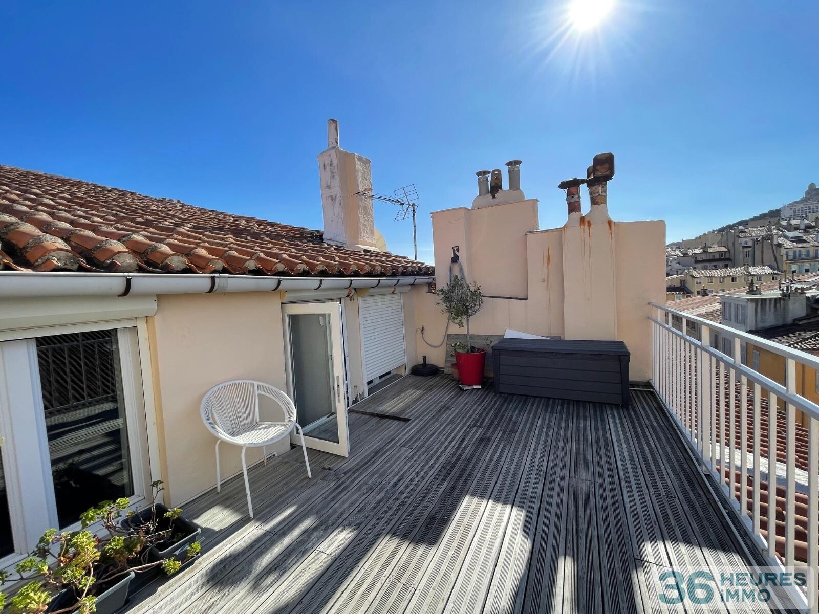 VIEUX PORT DUPLEX  87 M2 + GRANDE TERRASSE 