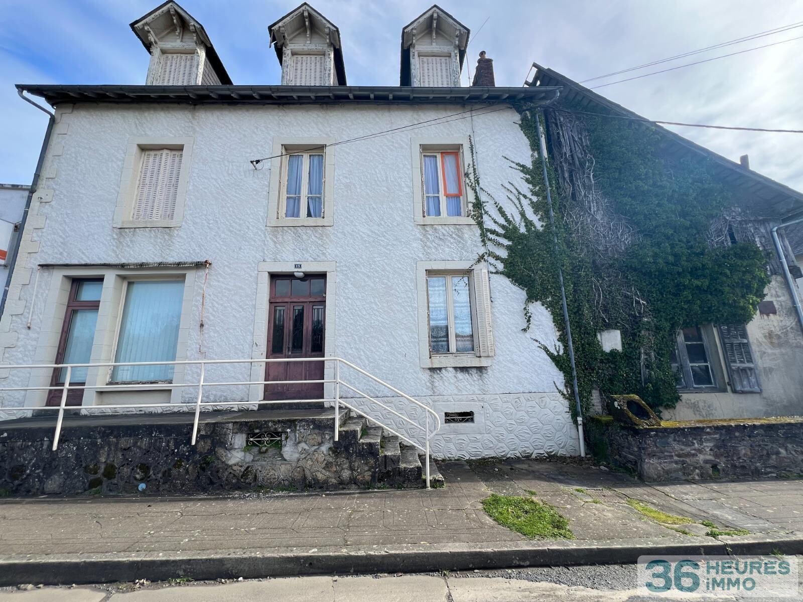 Ancien hôtel dans le centre-bourg de Pompadour