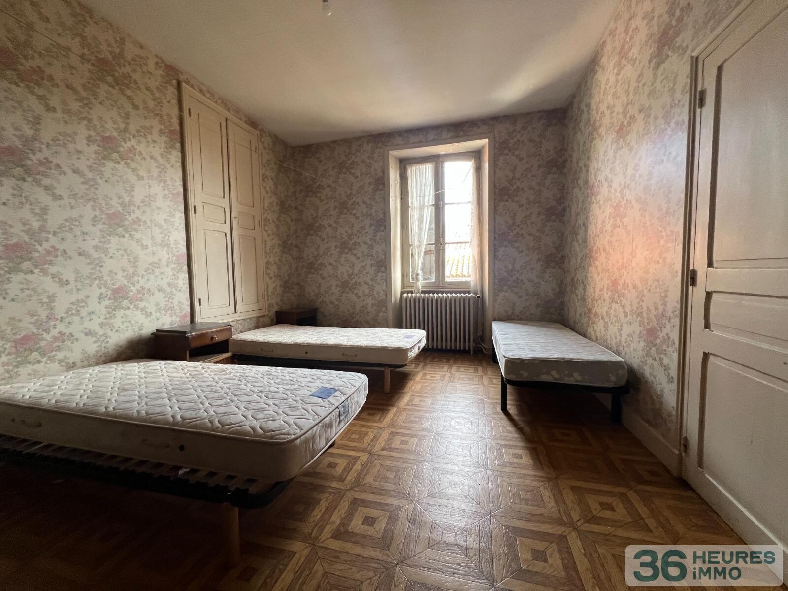 Ancien hôtel dans le centre-bourg de Pompadour