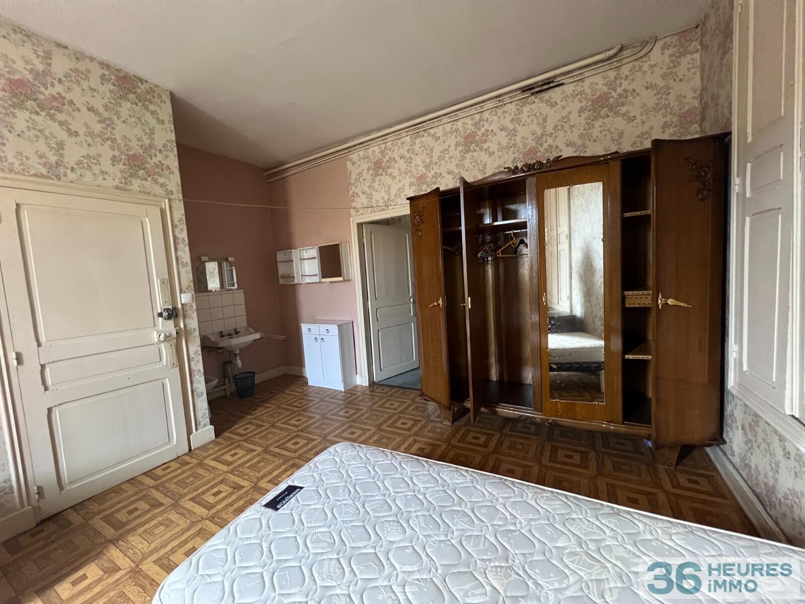 Ancien hôtel dans le centre-bourg de Pompadour