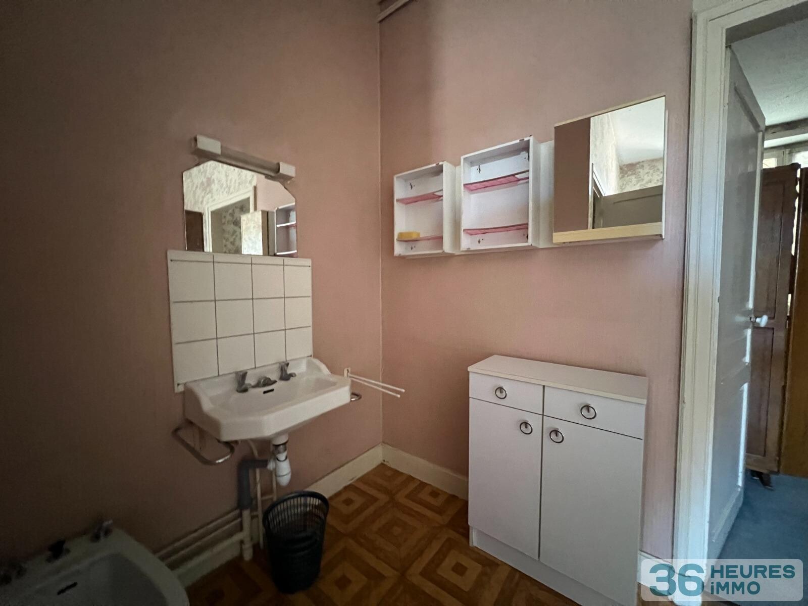 Ancien hôtel dans le centre-bourg de Pompadour