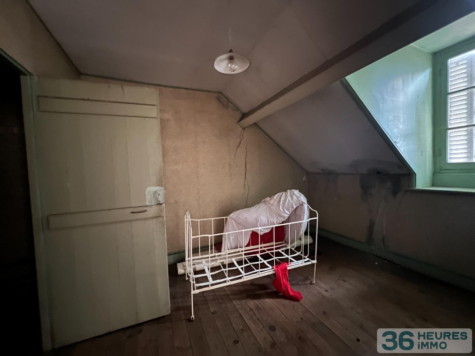 Ancien hôtel dans le centre-bourg de Pompadour