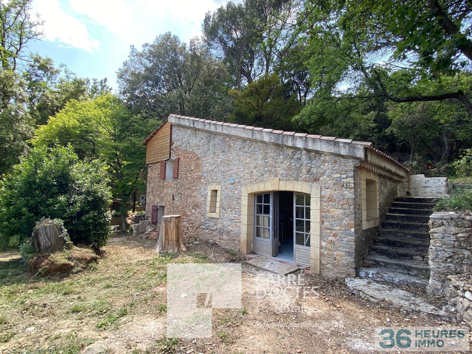 Sur 4311 M2 de terrain, CABANON EN PIERRE DE 65 M2 UTILES ENVIRON.