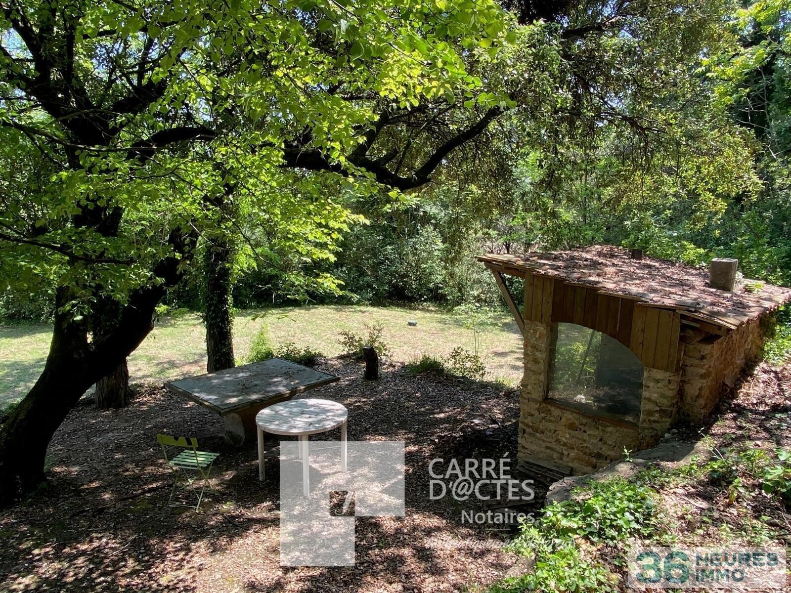 Sur 4311 M2 de terrain, CABANON EN PIERRE DE 65 M2 UTILES ENVIRON.