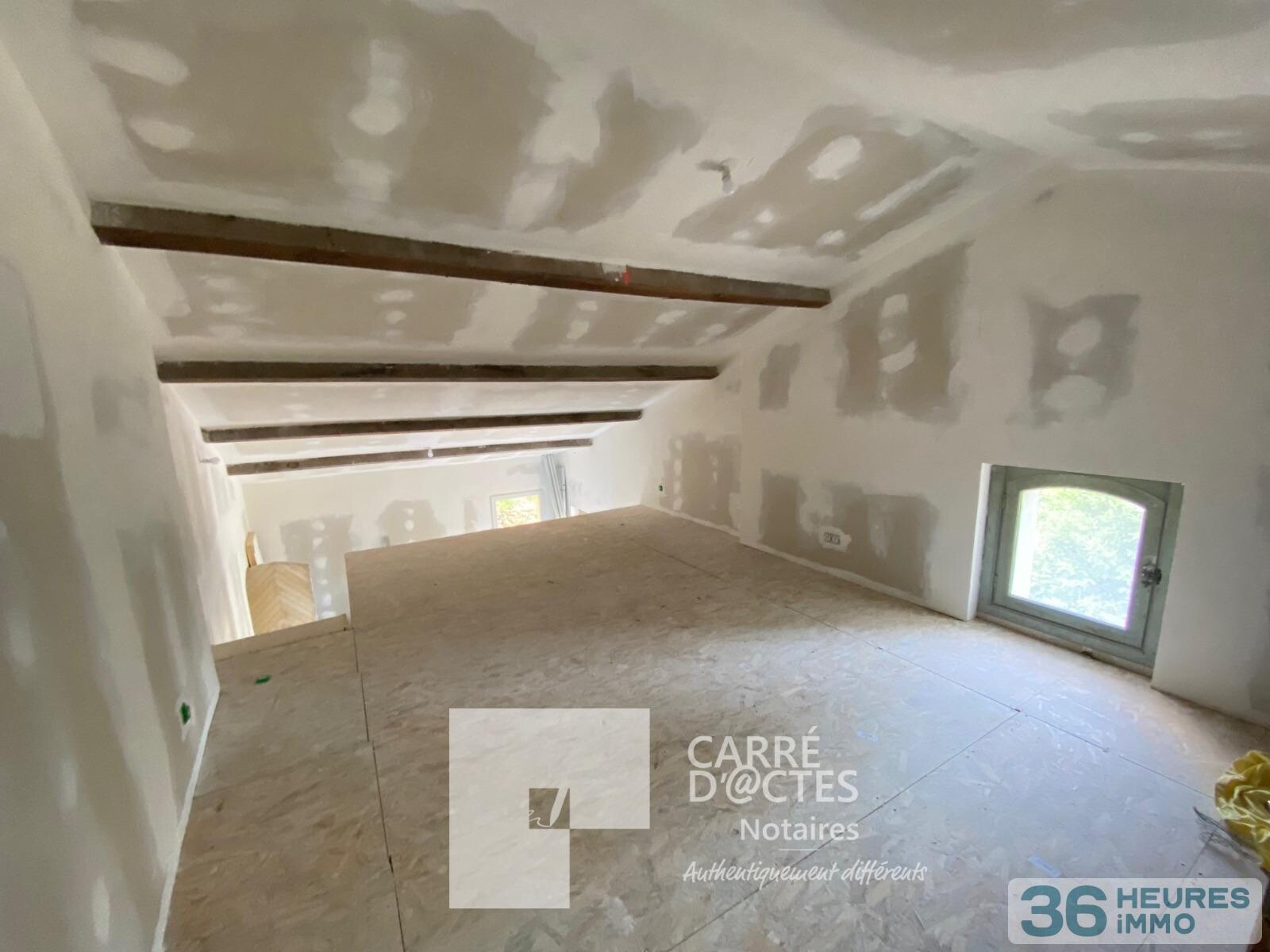 Sur 4311 M2 de terrain, CABANON EN PIERRE DE 65 M2 UTILES ENVIRON.