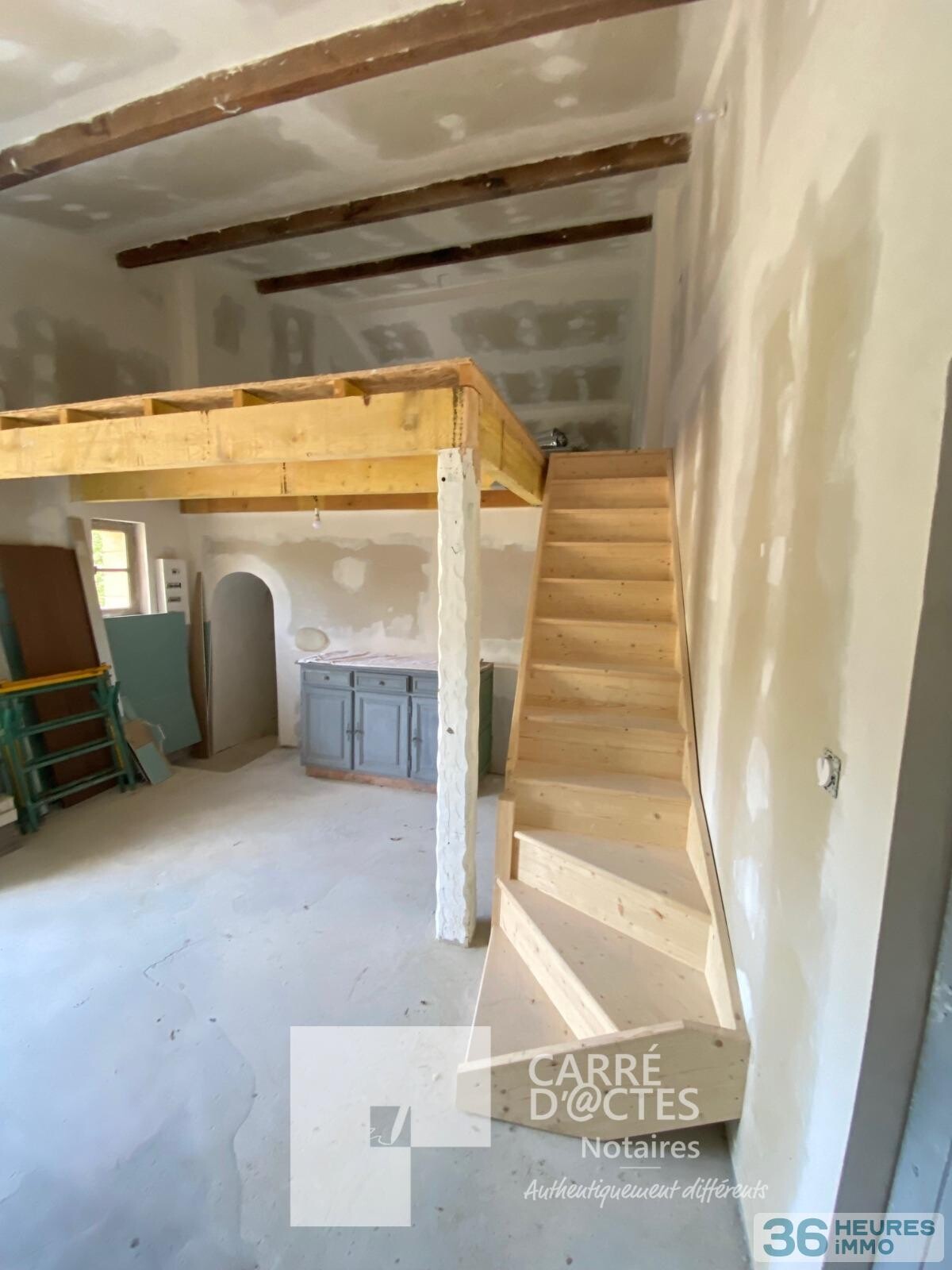 Sur 4311 M2 de terrain, CABANON EN PIERRE DE 65 M2 UTILES ENVIRON.