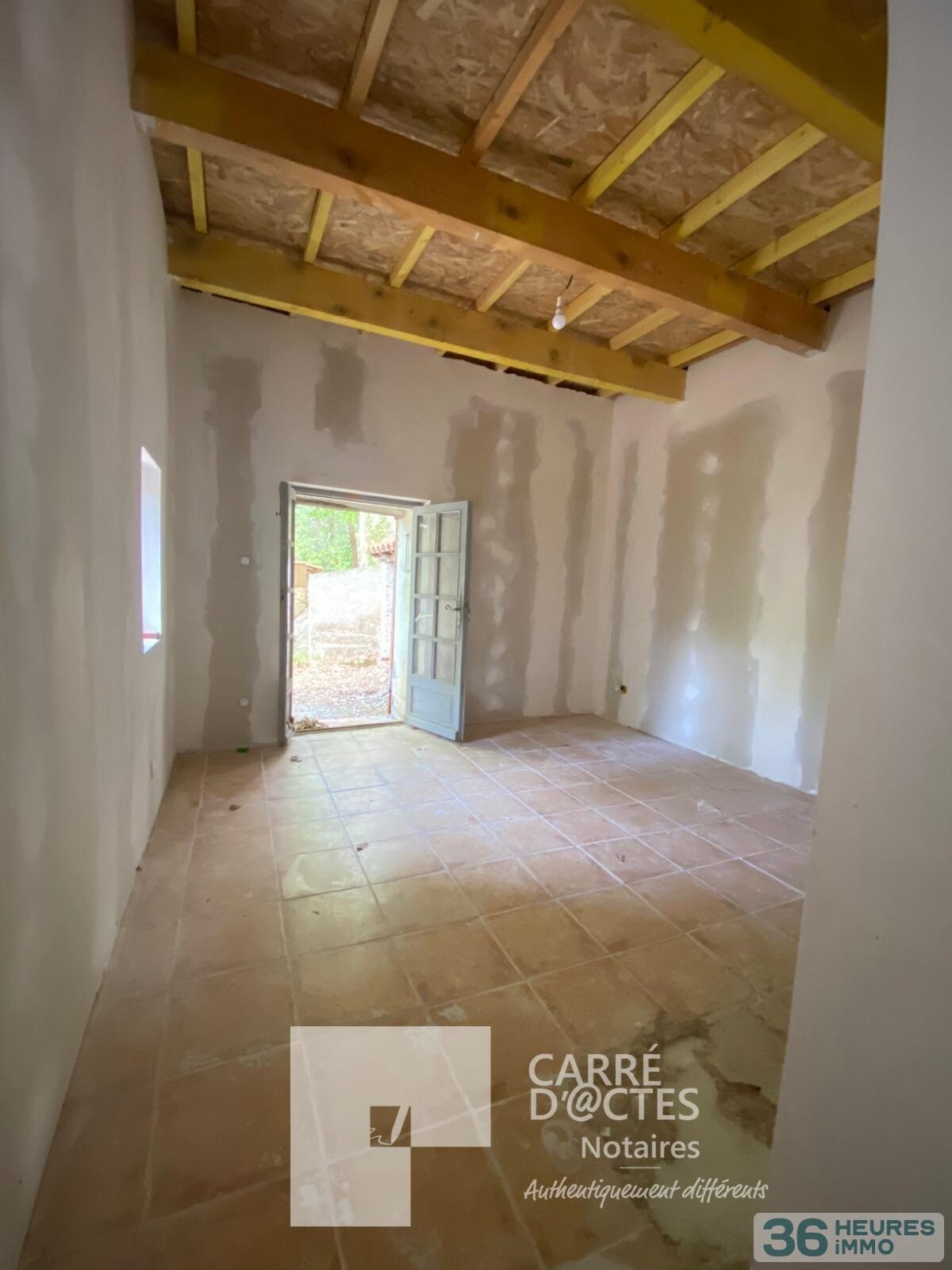 Sur 4311 M2 de terrain, CABANON EN PIERRE DE 65 M2 UTILES ENVIRON.