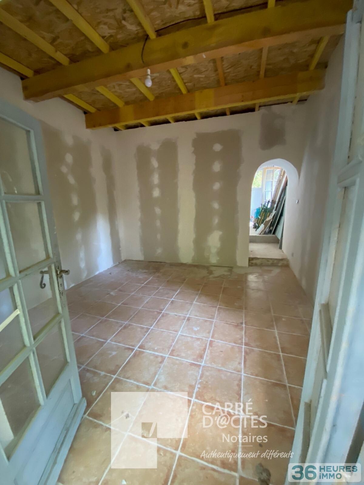 Sur 4311 M2 de terrain, CABANON EN PIERRE DE 65 M2 UTILES ENVIRON.