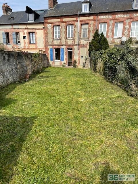 Dans un bourg tous commerces à proximité de HONFLEUR .