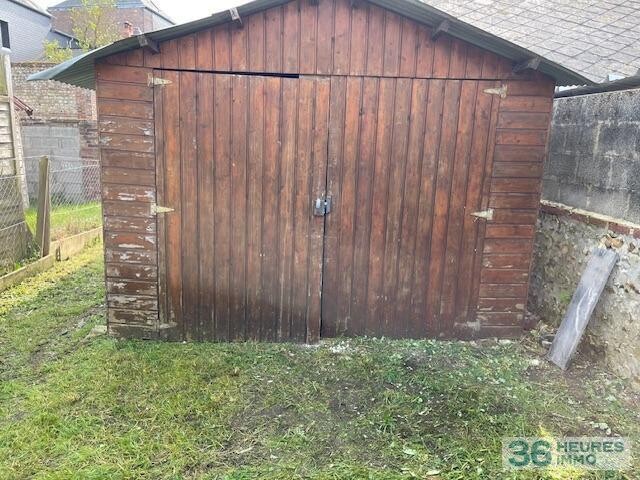 Dans un bourg tous commerces à proximité de HONFLEUR .