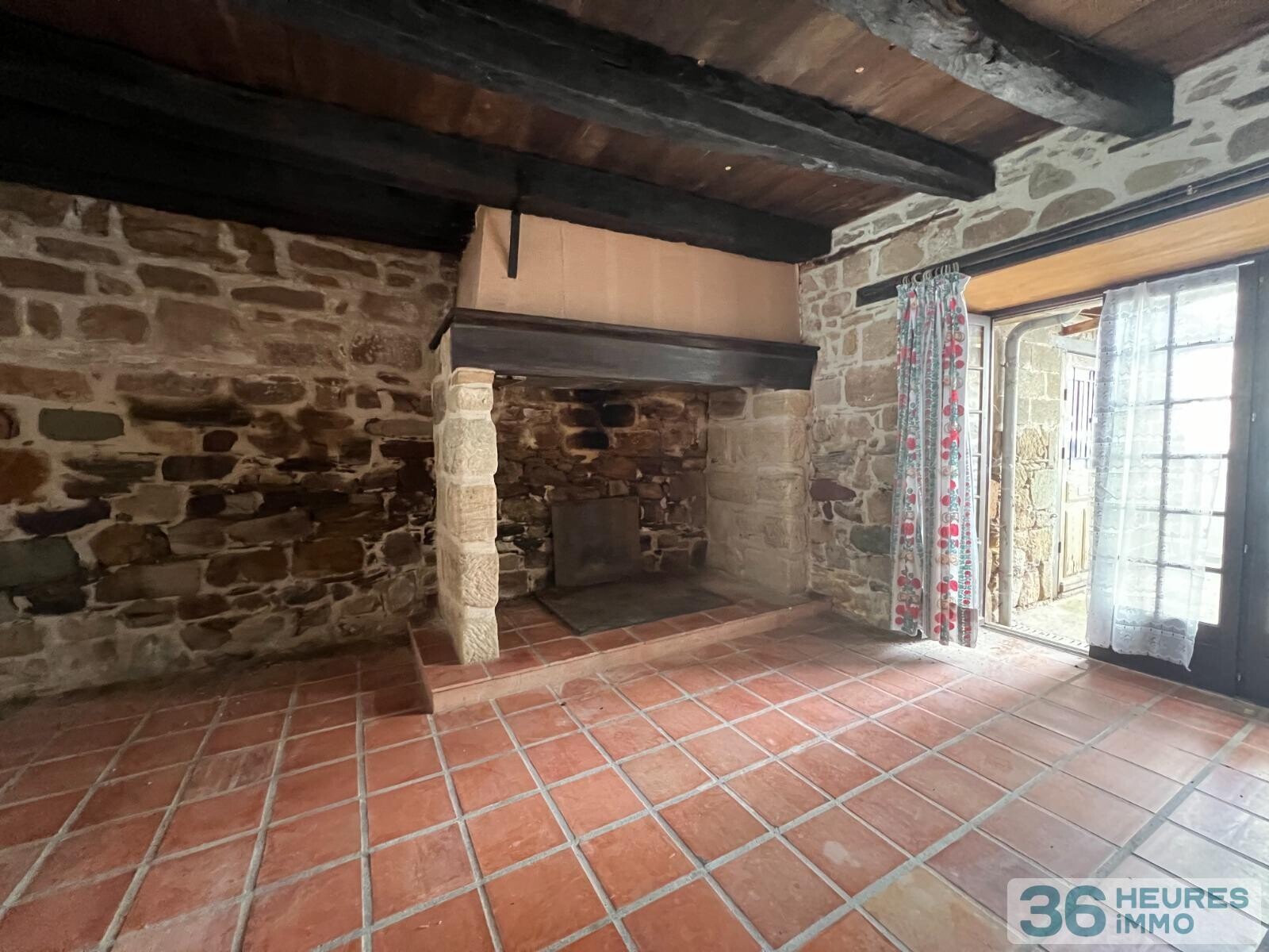 Maison de bourg avec caractère 