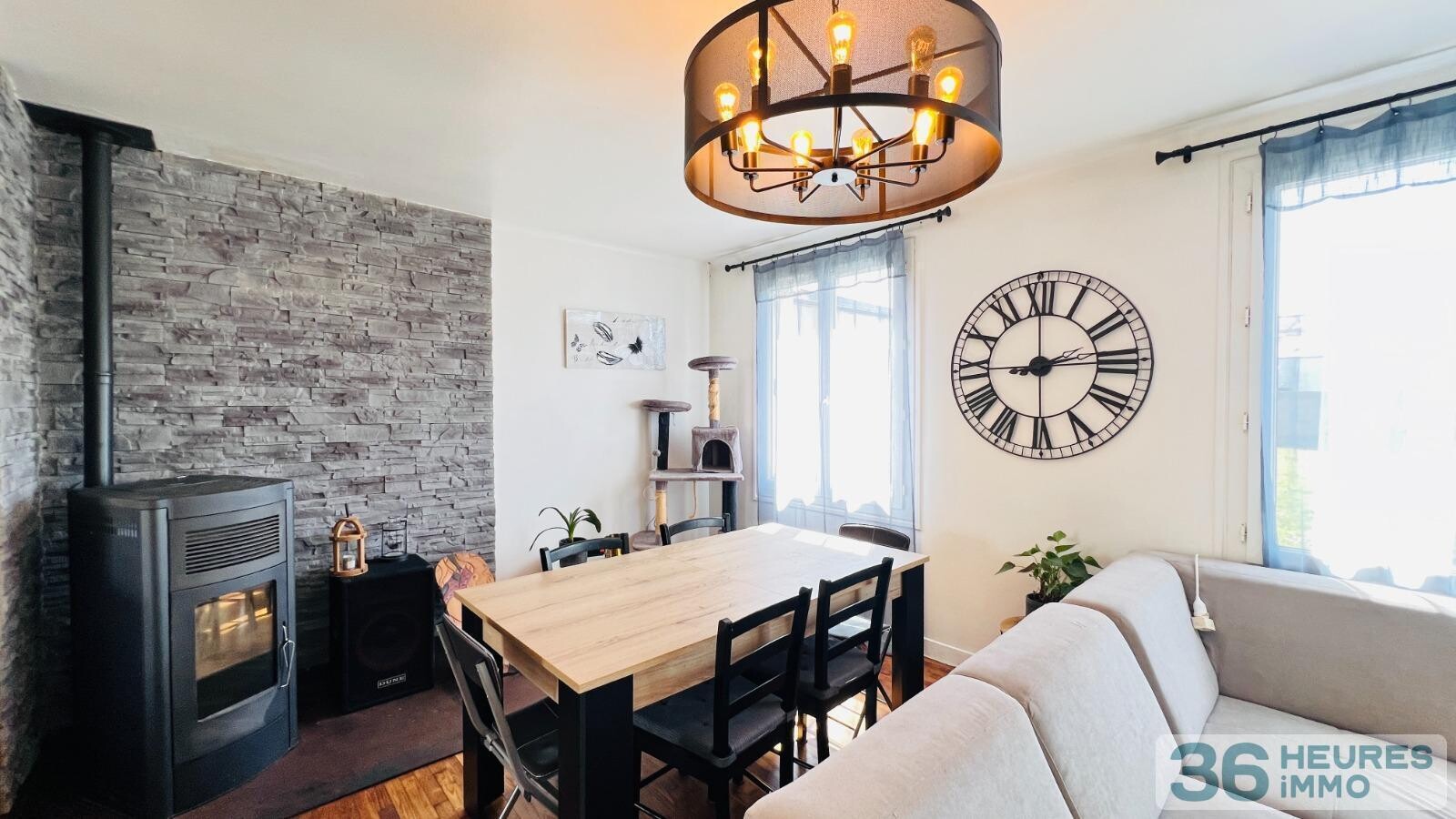 Maison de ville avec jardin et garages