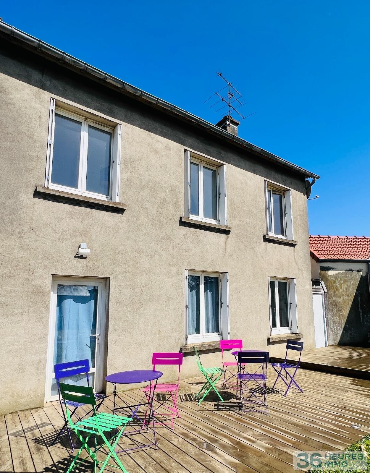 Maison de ville avec jardin et garages