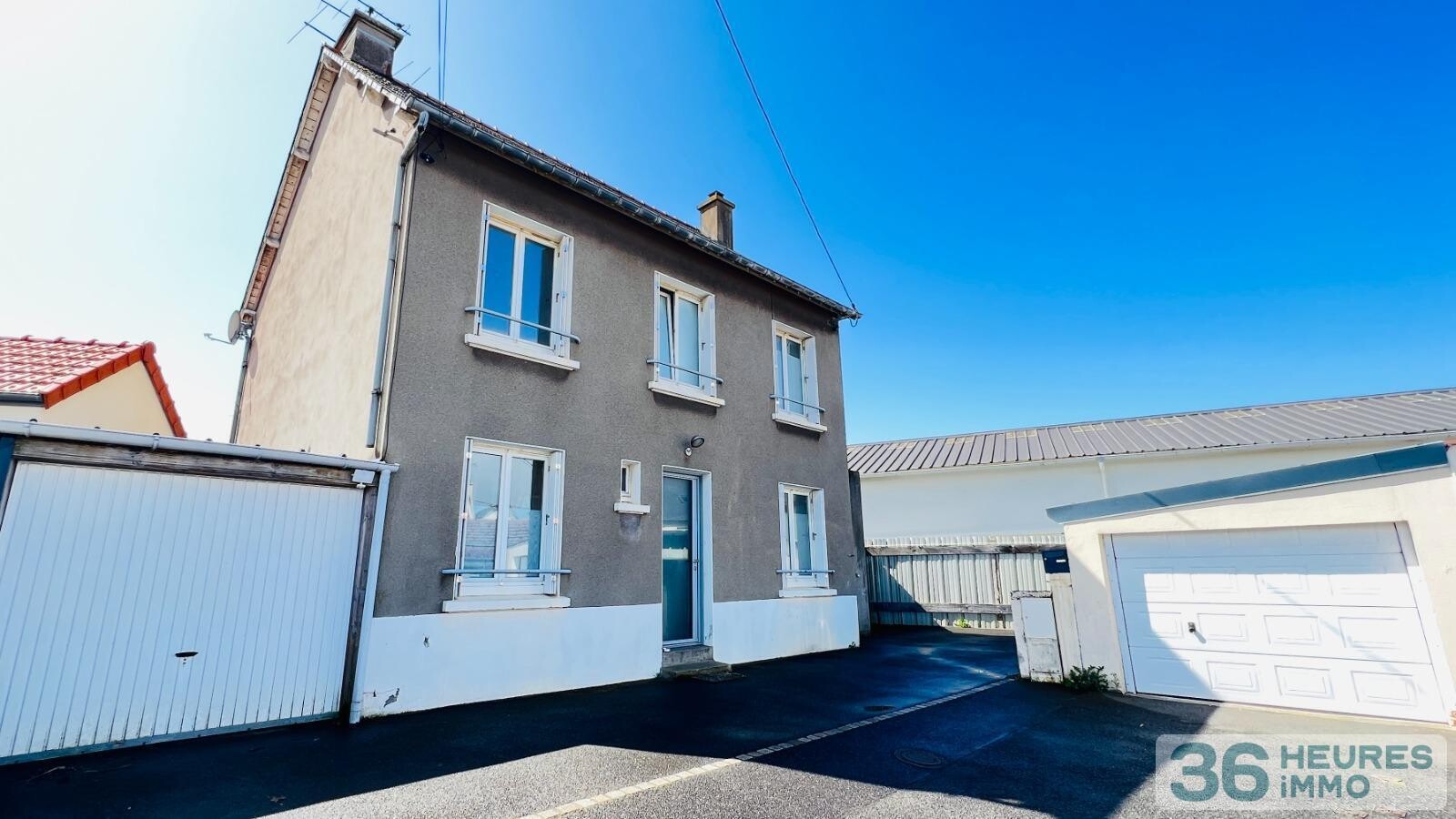 Maison de ville avec jardin et garages