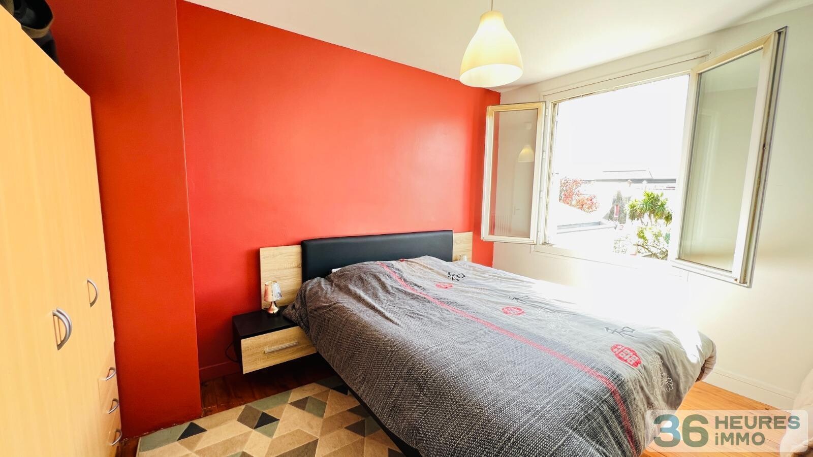 Maison de ville avec jardin et garages