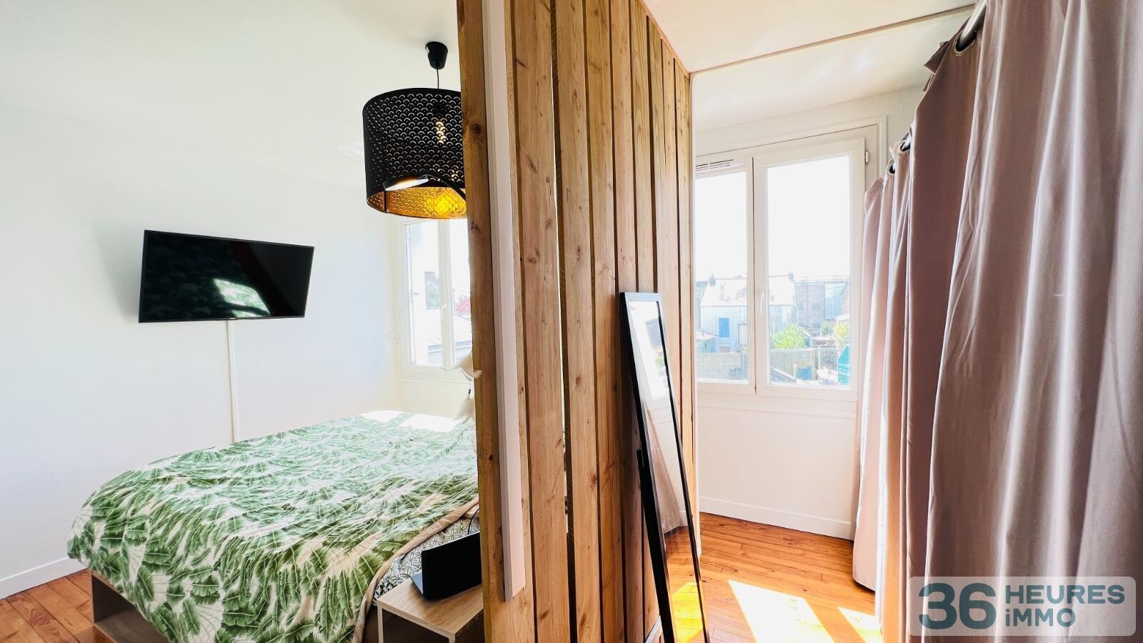 Maison de ville avec jardin et garages