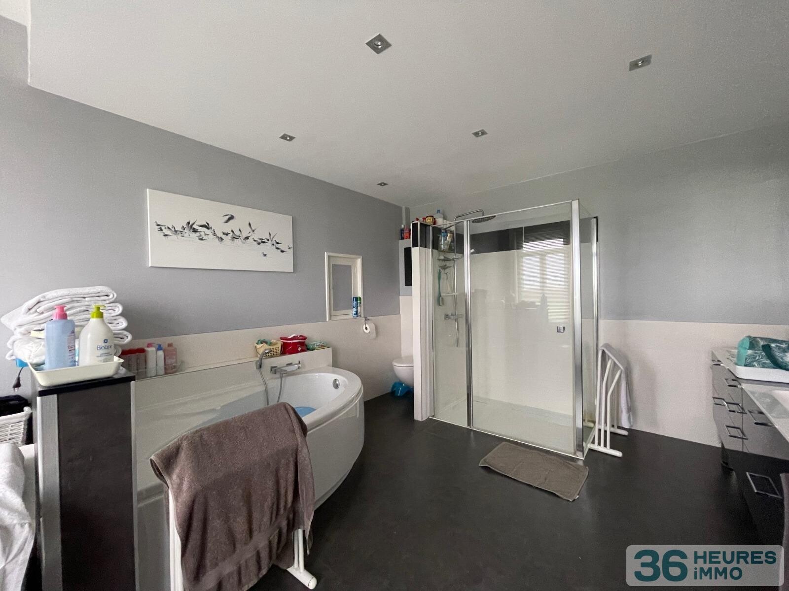 PROPRIETE de 464m² environ sur 8.413m² de terrain 