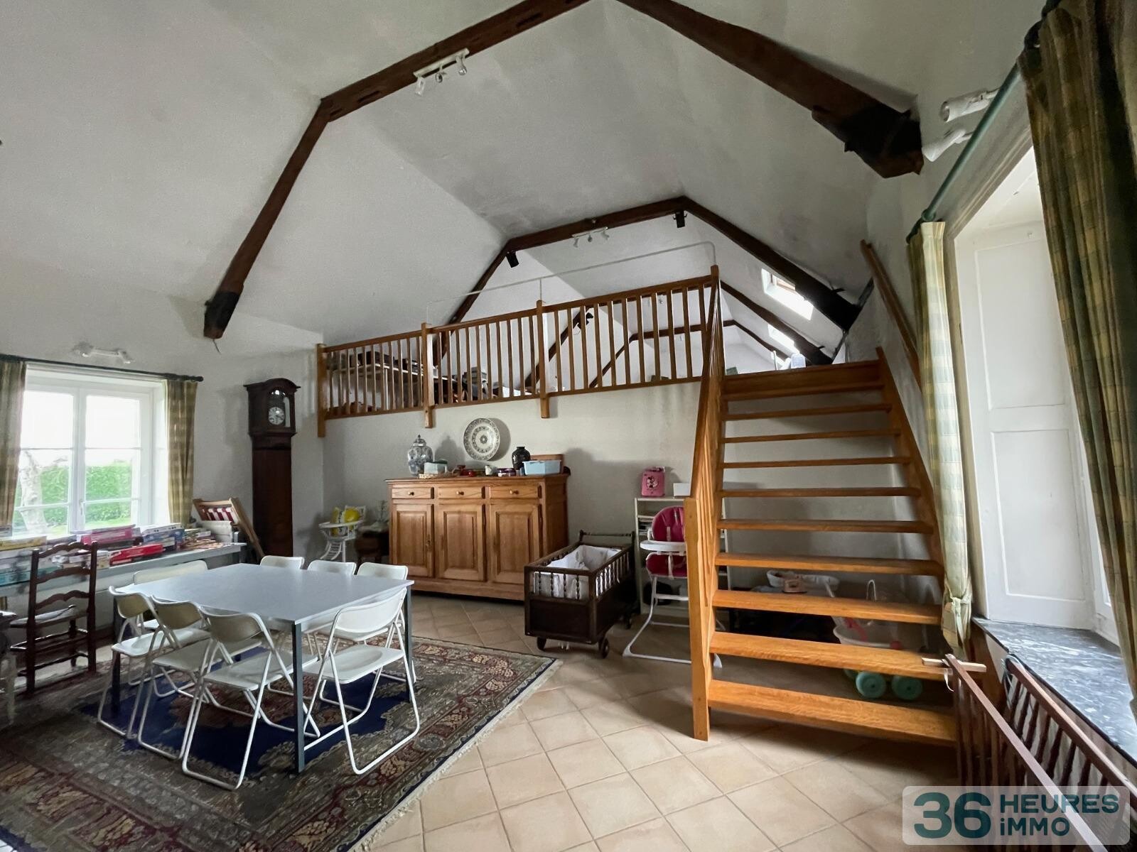 PROPRIETE de 464m² environ sur 8.413m² de terrain 