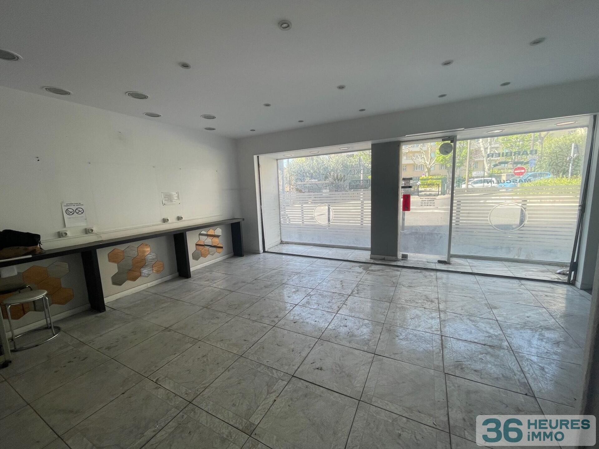 MURS DE COMMERCE LIBRE