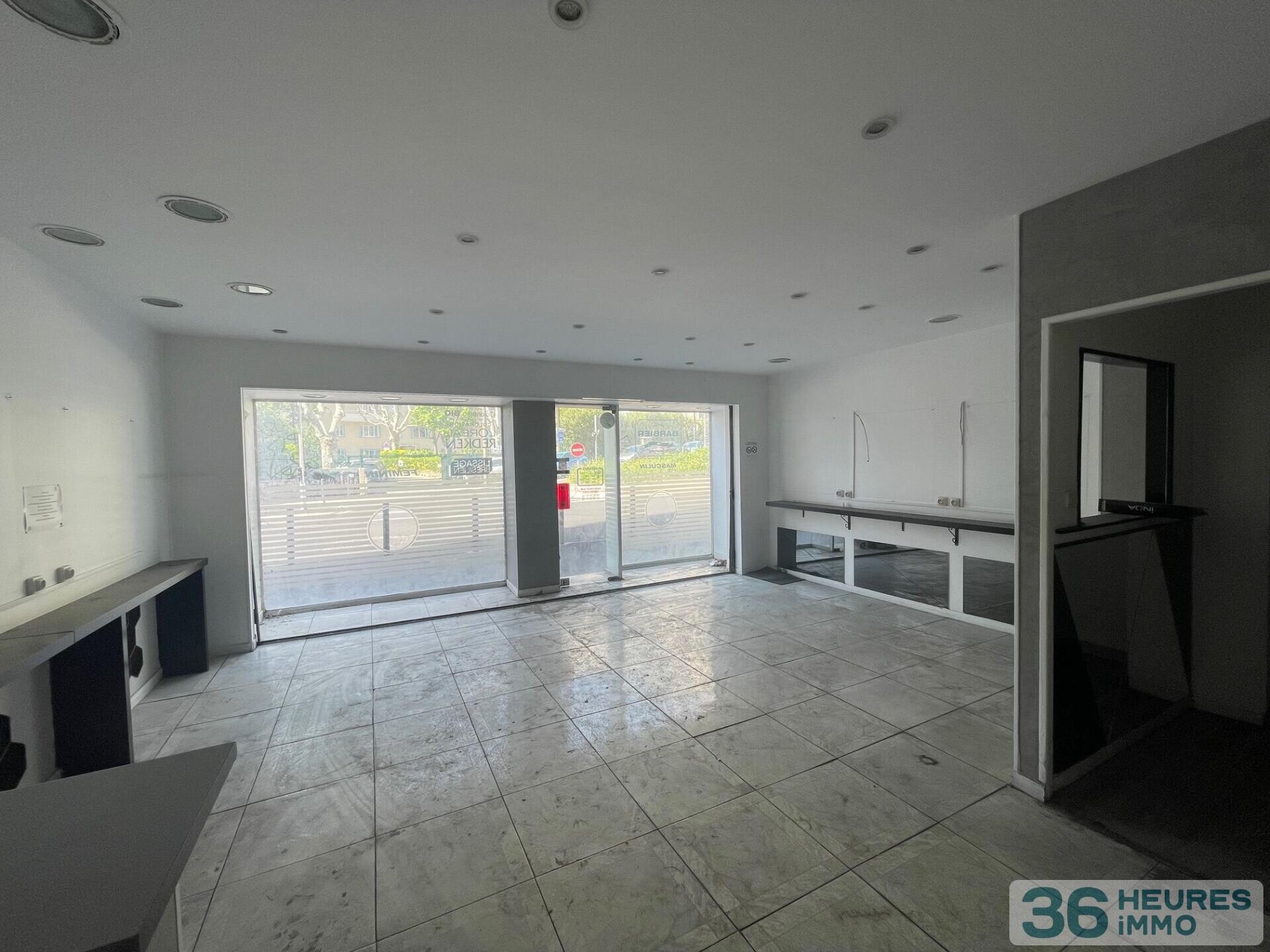 MURS DE COMMERCE LIBRE