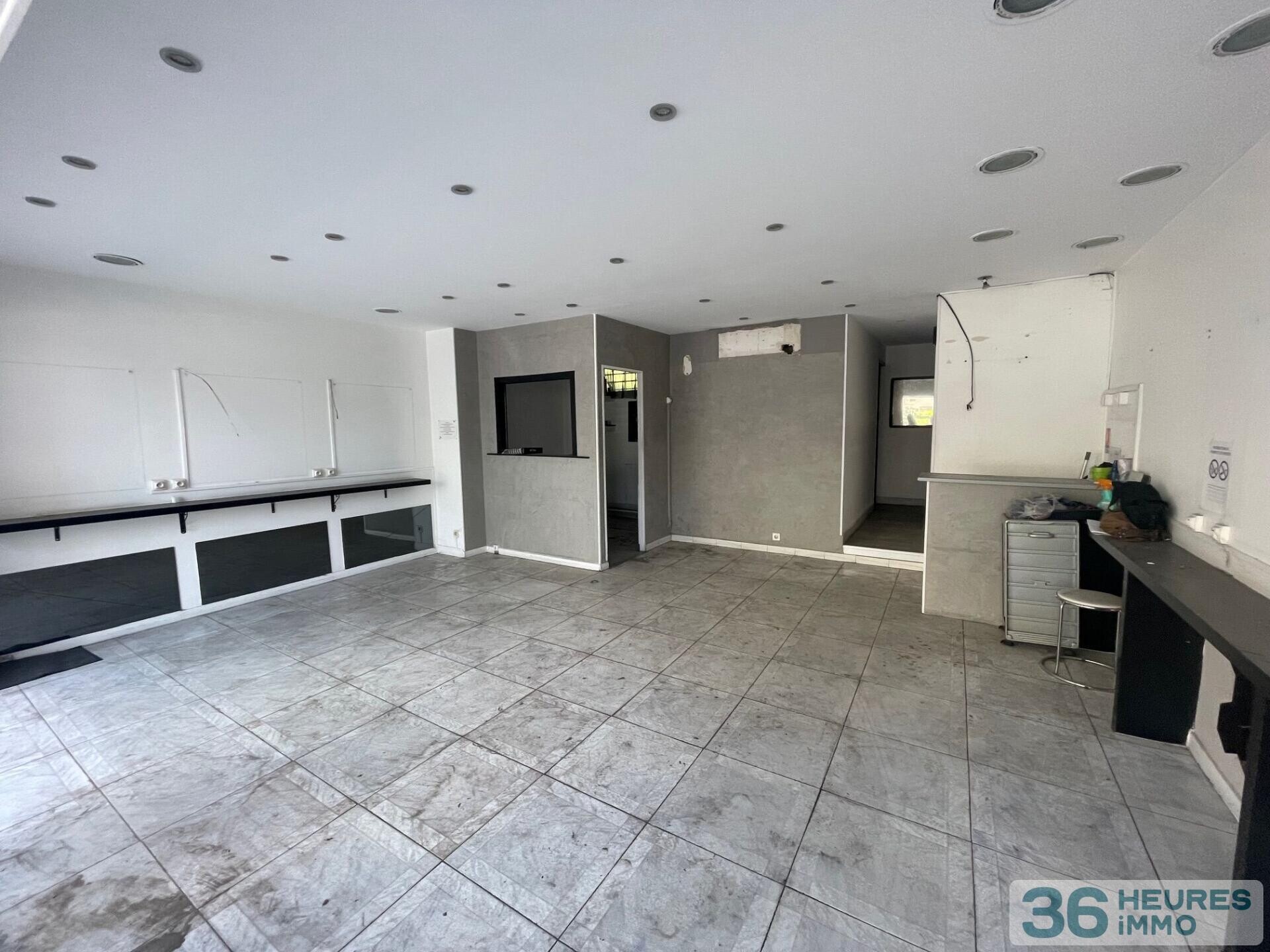 MURS DE COMMERCE LIBRE