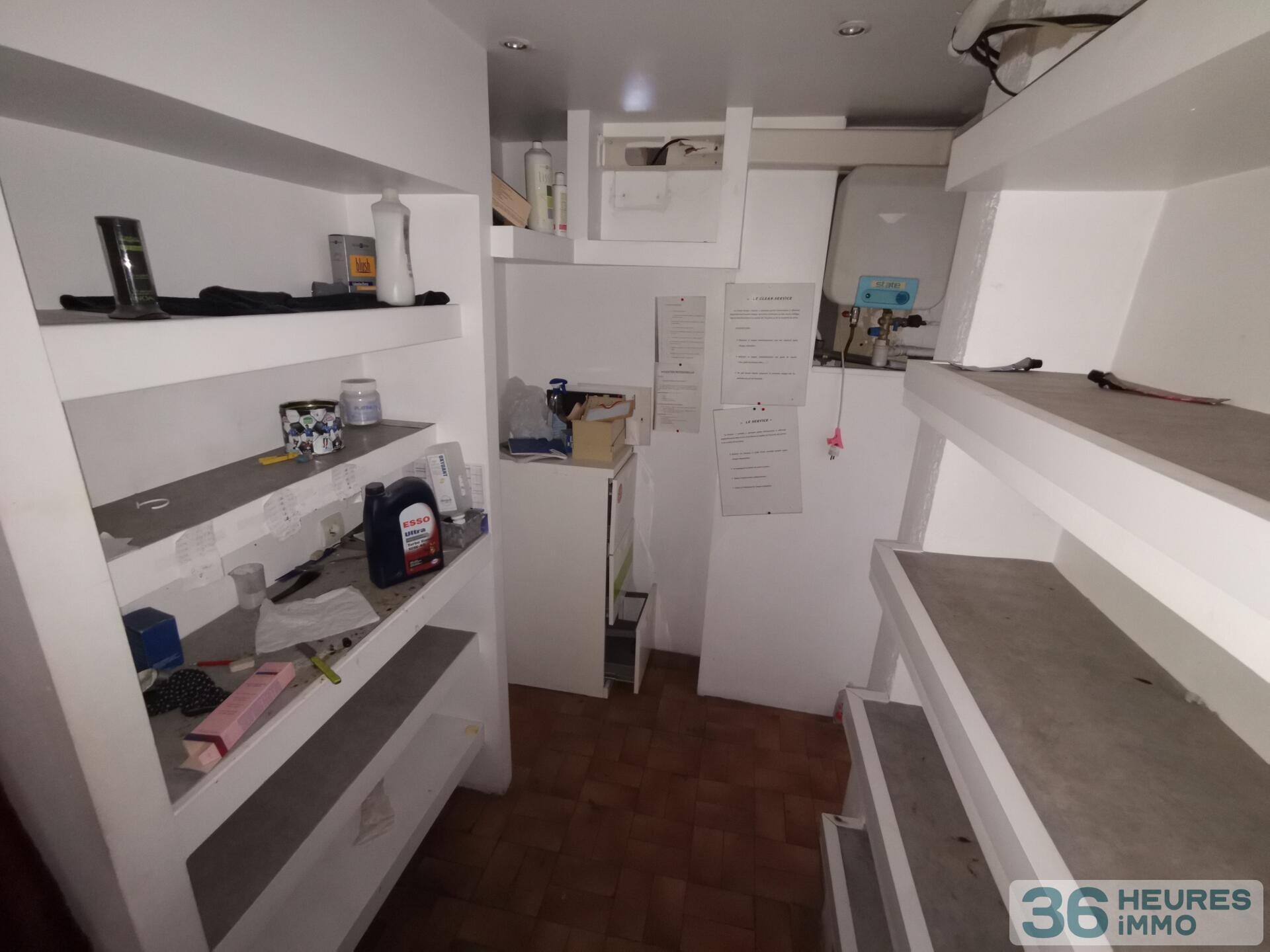 MURS DE COMMERCE LIBRE