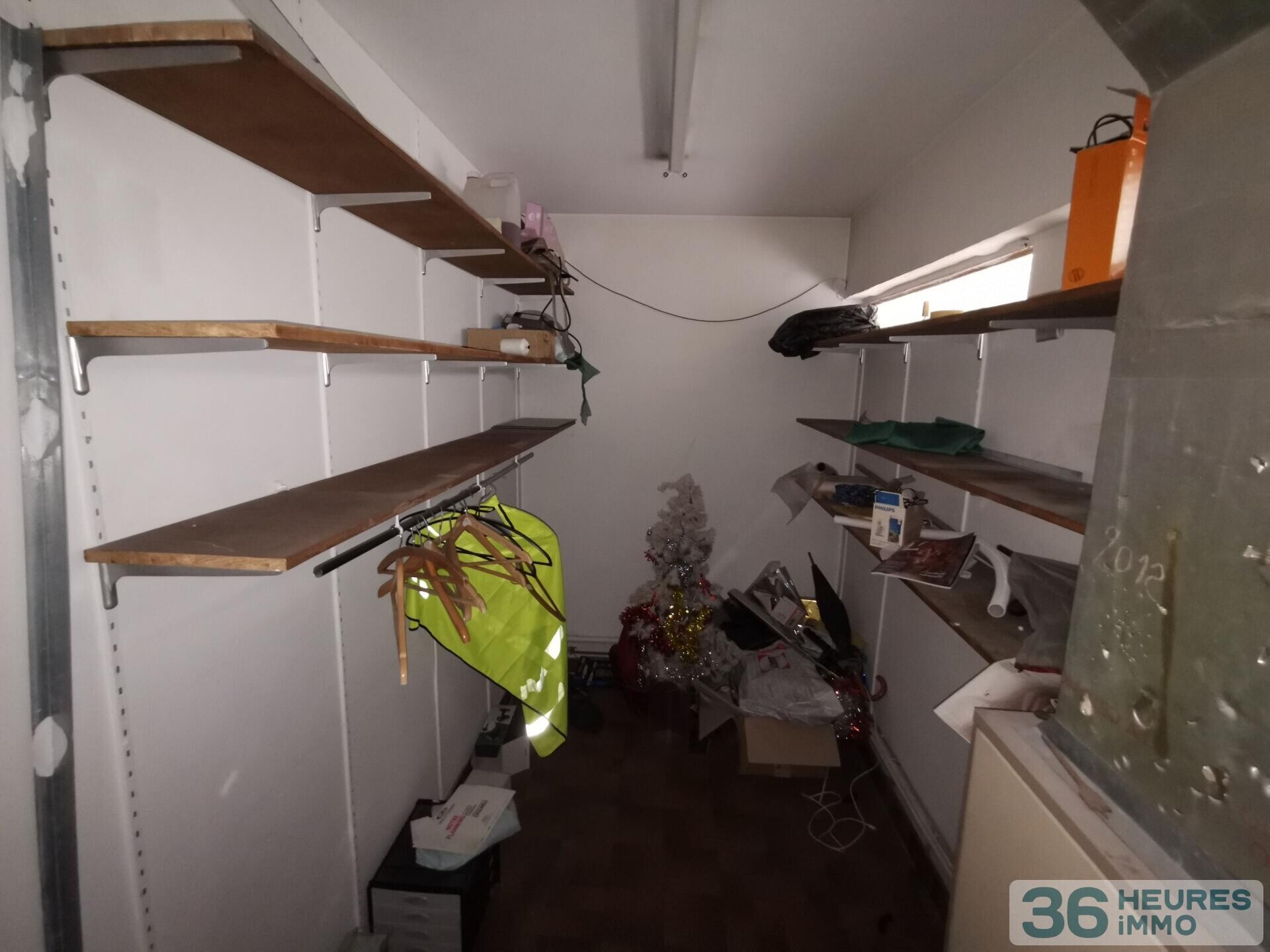 MURS DE COMMERCE LIBRE