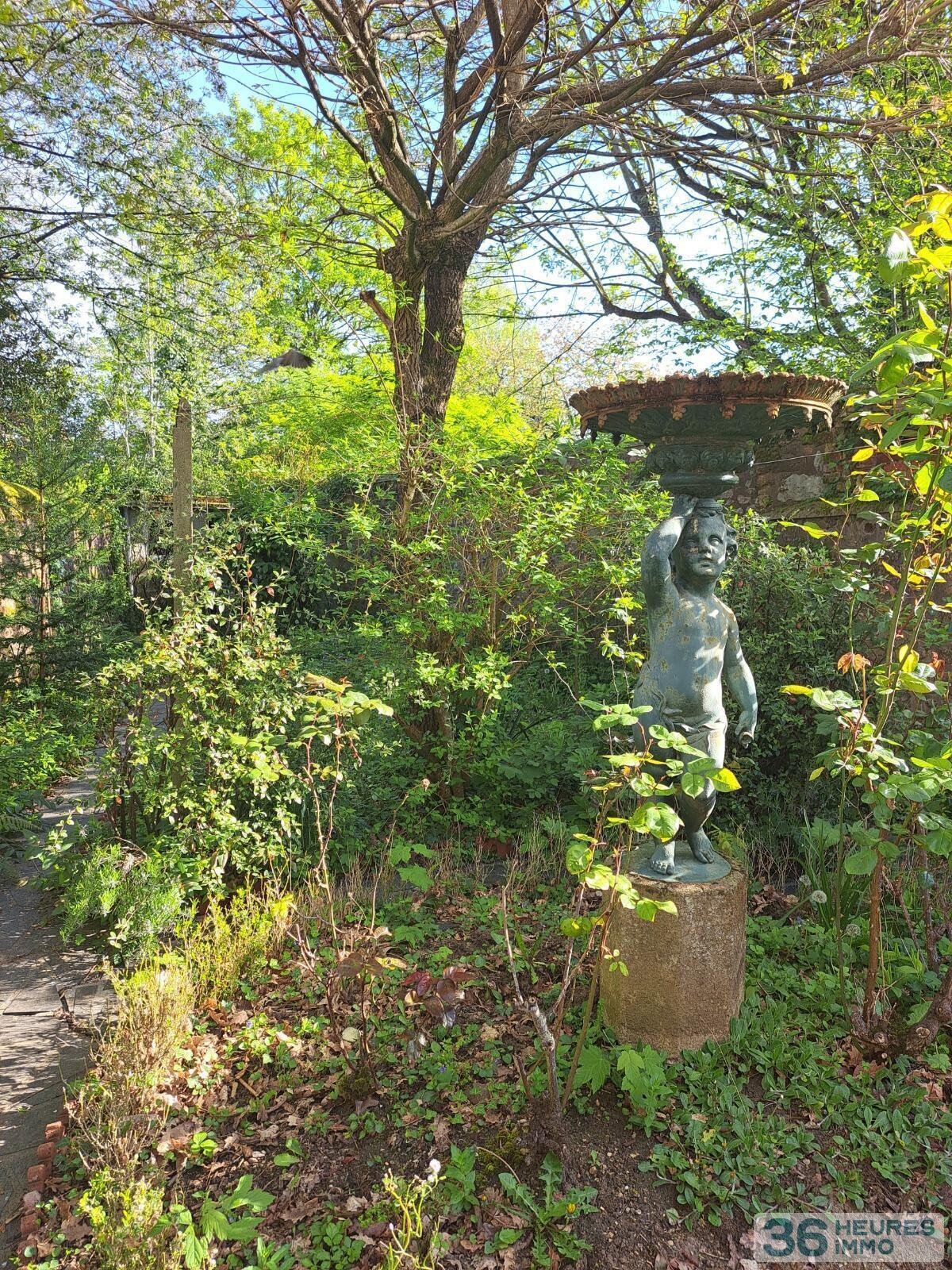 CROIX DE PIERRE - MANCELLE AVEC GRAND GARAGE 