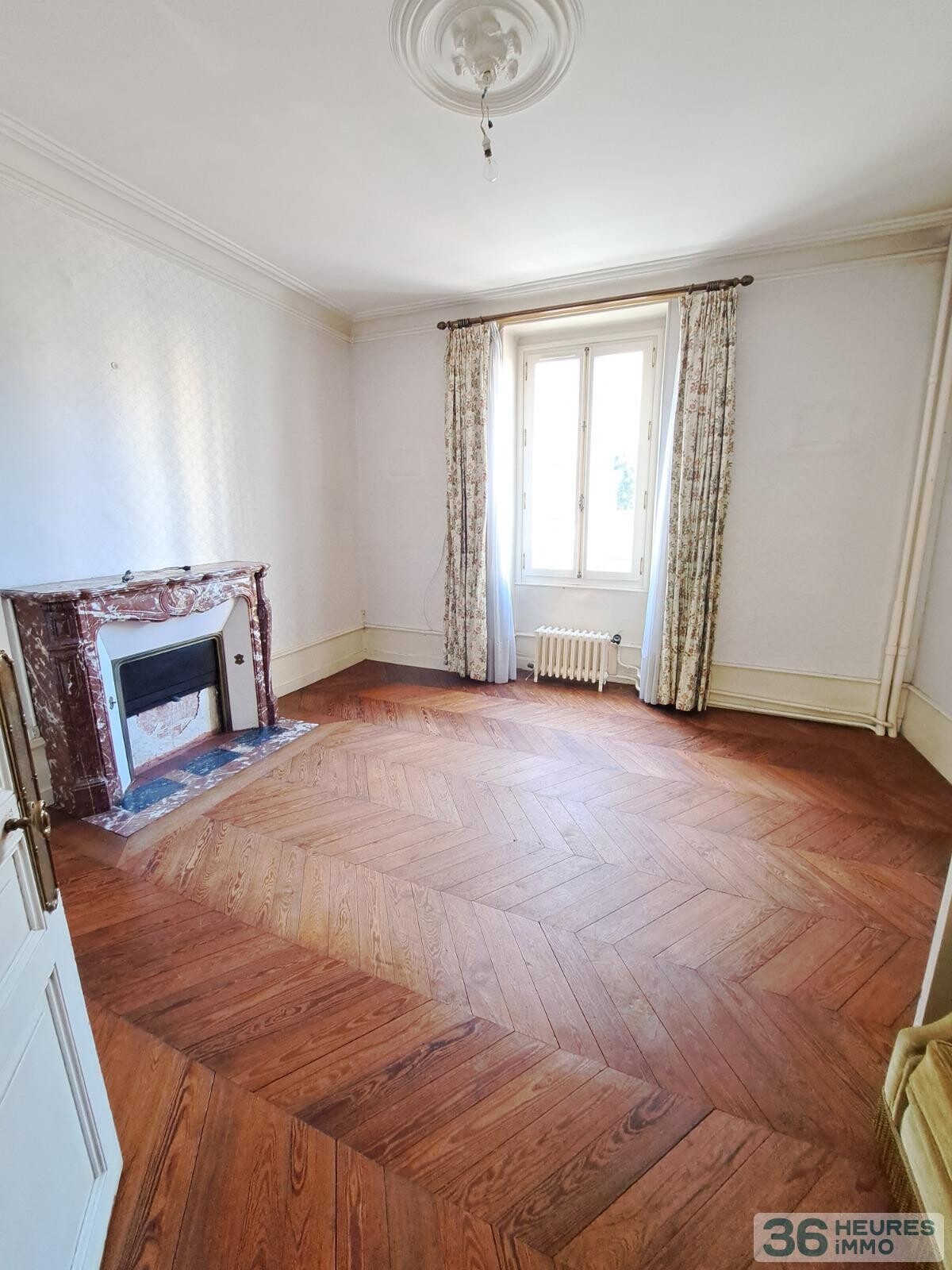 CROIX DE PIERRE - MANCELLE AVEC GRAND GARAGE 