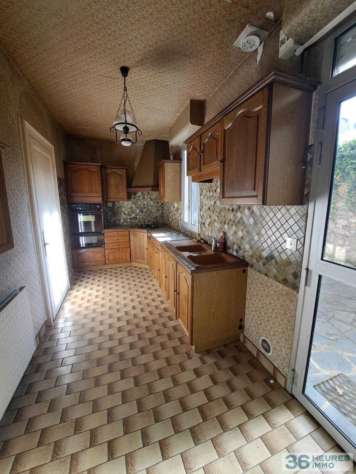 CROIX DE PIERRE - MANCELLE AVEC GRAND GARAGE 