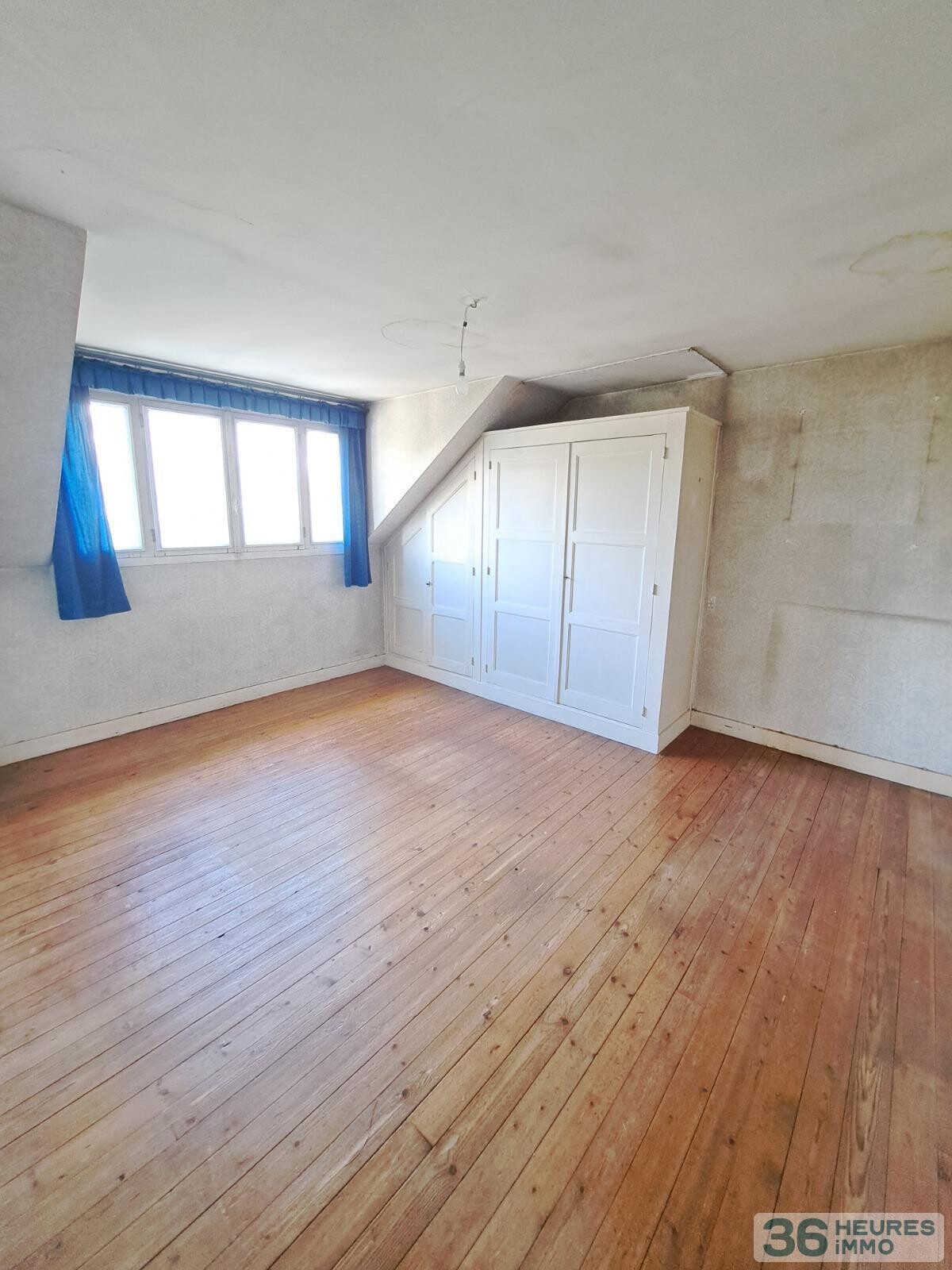 CROIX DE PIERRE - MANCELLE AVEC GRAND GARAGE 